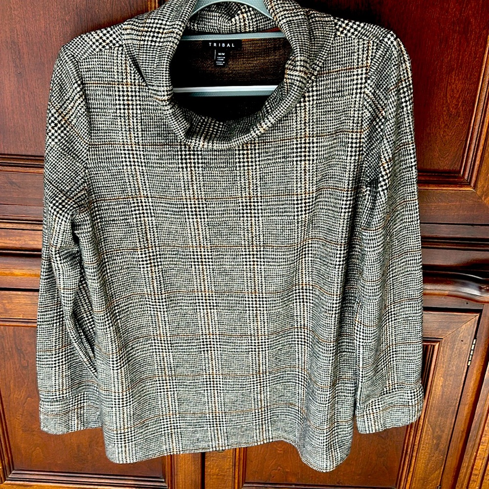 Tribal plaid tweed tunic with camel cuffs and zipper detail at the sides.
